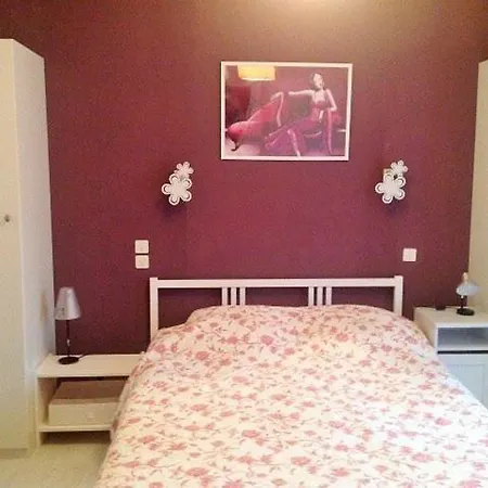 A 50 M De La Mer, Acces En Face De La Maison